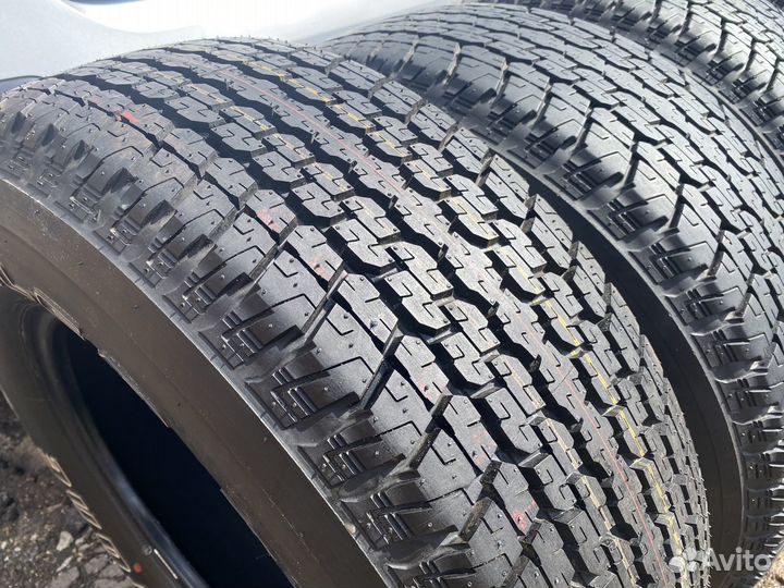 Bridgestone Dueler H/T 275/65 R17