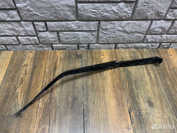 Mitsubishi Lancer 10 Поводок стеклоочистителя