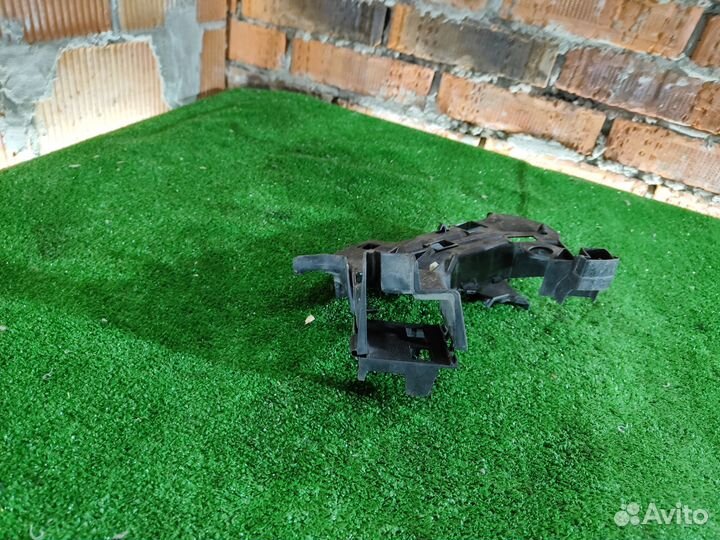 Канал для кабеля Volkswagen Passat B6