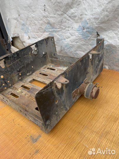 Ящик под аккумуляторы на грузовик