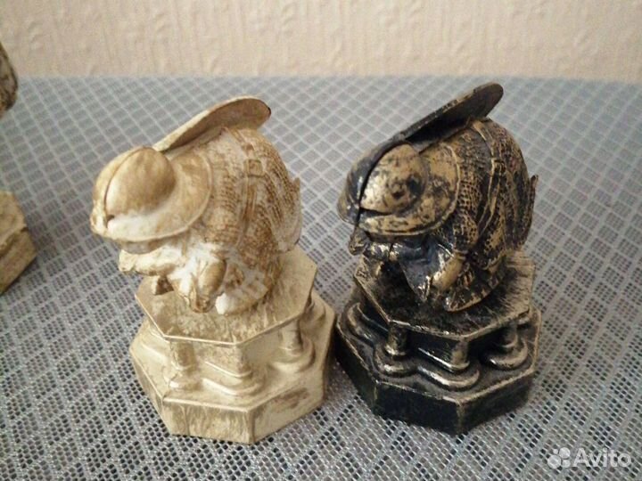 Шахматные фигуры и журналы Гарри Поттер