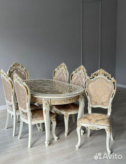 Стол и стулья