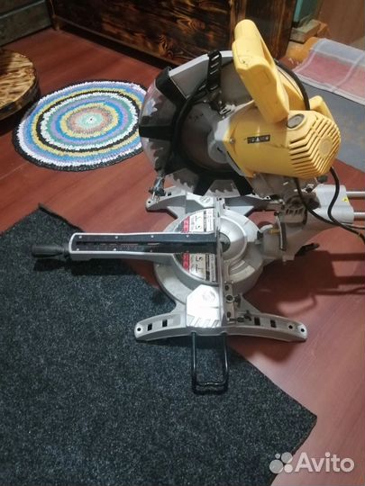 Торцовочная пила с протяжкой 305мм