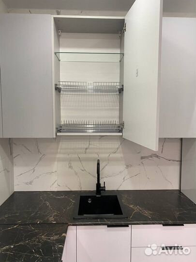 Серая угловая кухня под ключ за 3-4 недели