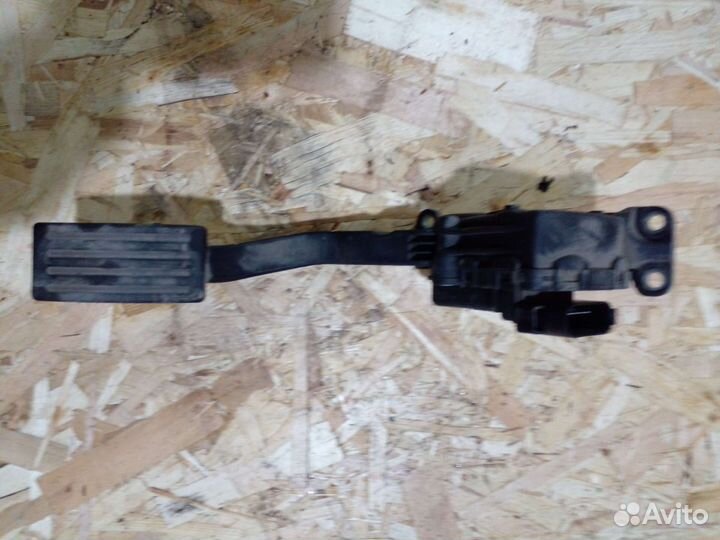 Педаль газа Ford focus 2