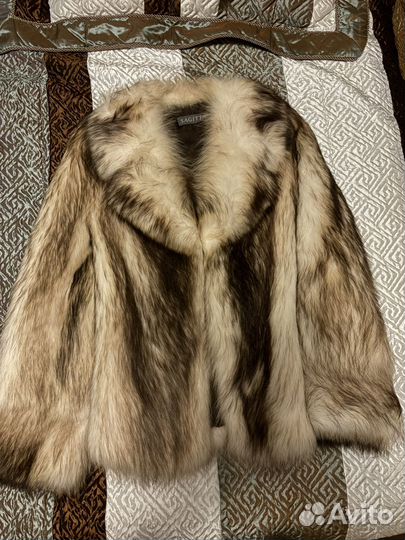 Шуба из енота с английским воротником