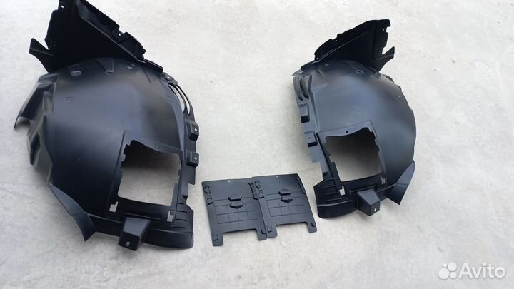 Подкрыльники Mercedes 166