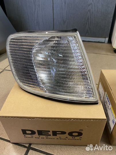 Новые белые поворотники Audi 100 C4