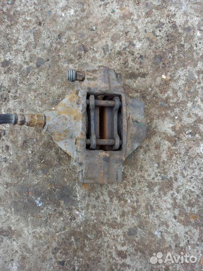 Суппорт тормозной задний правый Mercedes-Benz