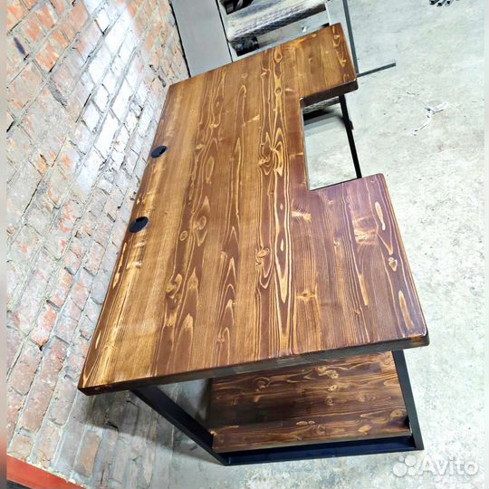 Компьютерный стол в стиле лофт