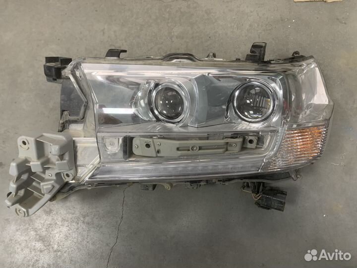 Фары Toyota Land Cruiser 200