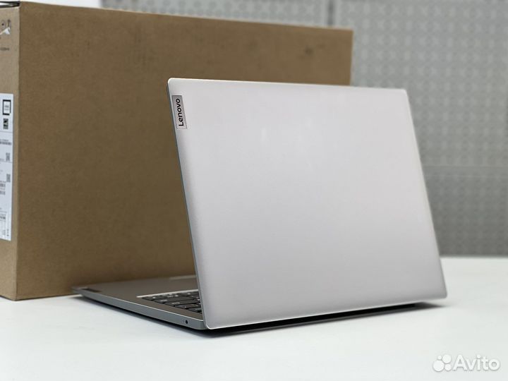 Новый ноутбук с SSD и FHD для работы