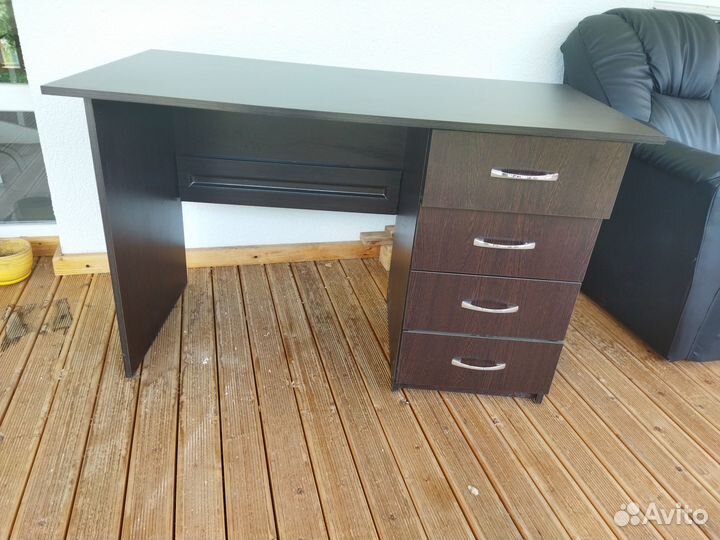 Продам письменный стол