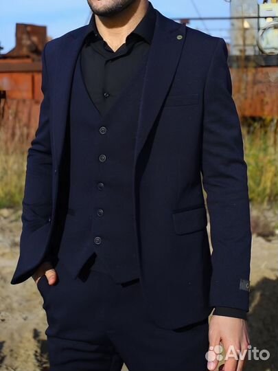 Мужской костюм влитая посадка