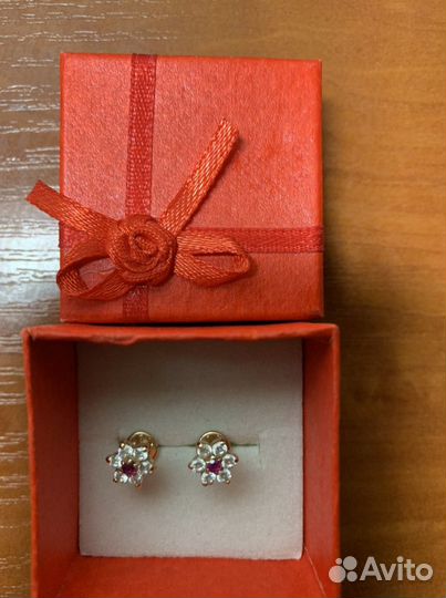 Золотые пусеты 585 с рубином