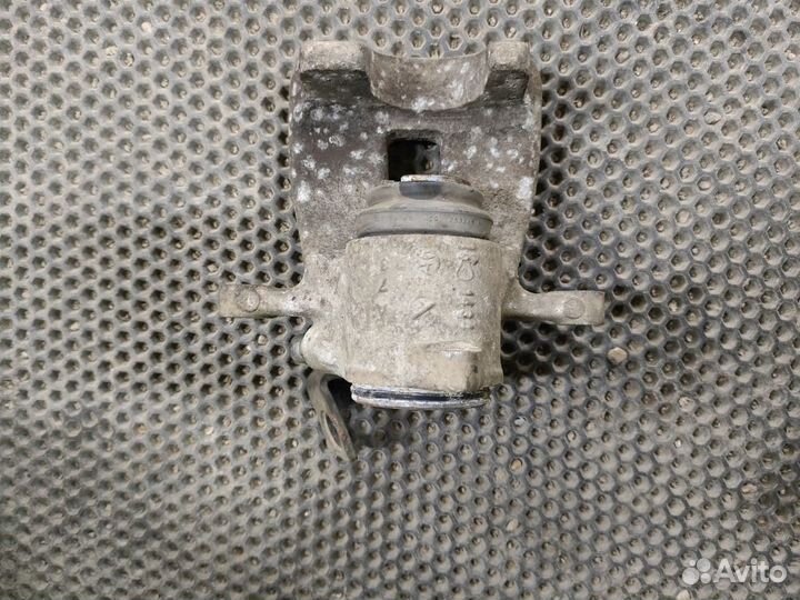 Суппорт тормозной задний правый Volkswagen Passat