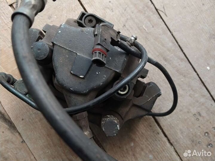 Суппорт мерседес 210 передний