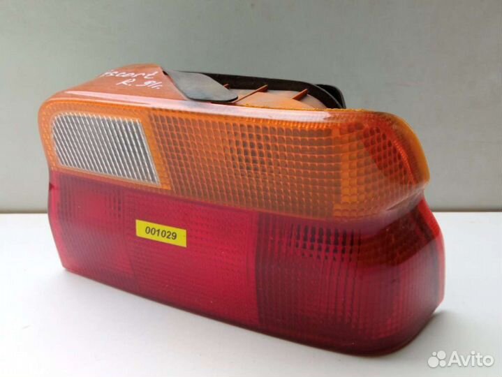 Фонарь задний правый Ford Escort 4