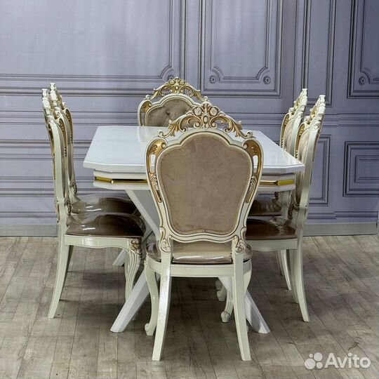 Кухонный стол и стулья новые