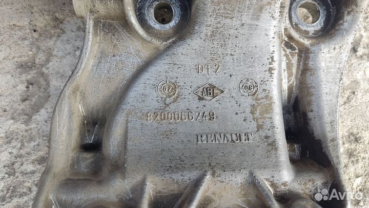 Кронштейн Renault Simbol, Logan 1,4L