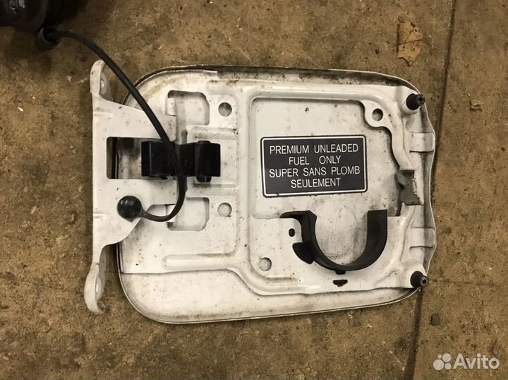 Infiniti g35 g25 g37 лючок бензобака