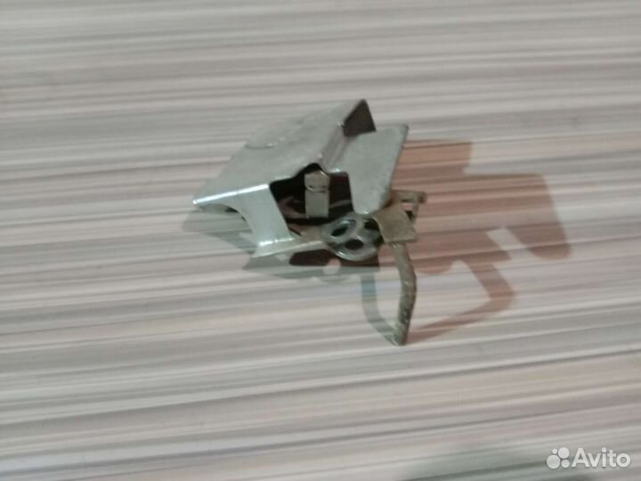 Замок пассажирского сиденья на stels SB 200