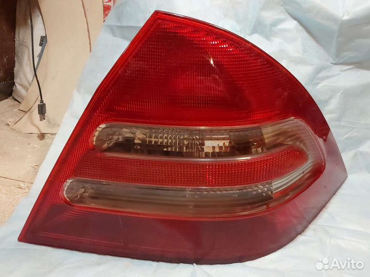 Задний правый фонарь mercedes w 203