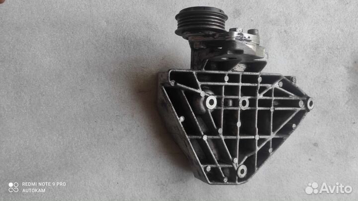 Кронштейн компрессора кондиц. Volkswagen Passat B5