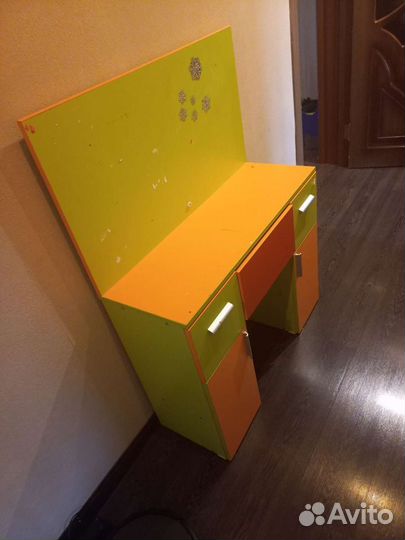 Детский туалетный столик