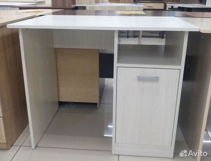 Письменный стол для школьника