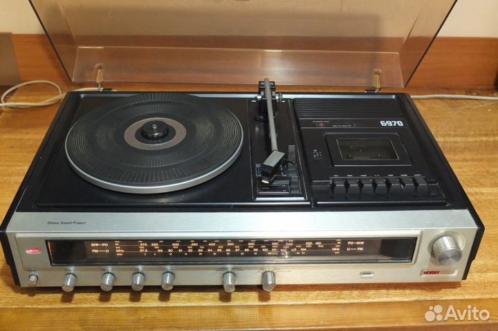 Проигрыватель винила, тюнер