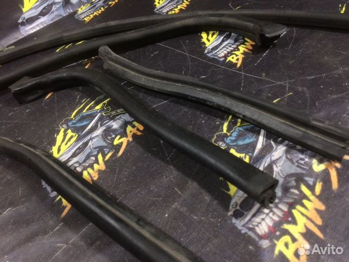 Уплотнитель капота (комплект) Bmw 3 E46 sedan