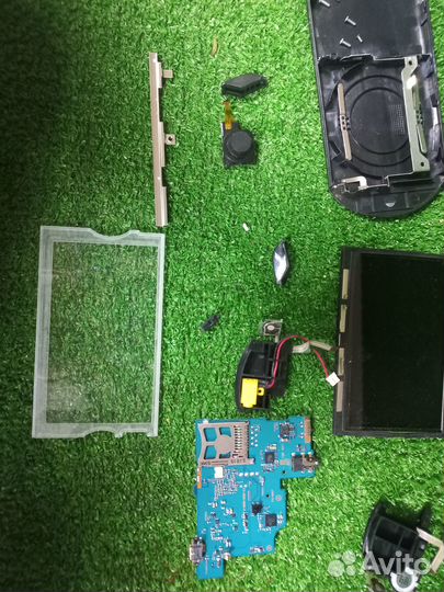 На запчасти игровая приставка Sony PSP-E1008