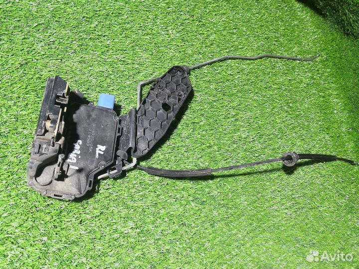 Замок задней левой двери Skoda fabia 1