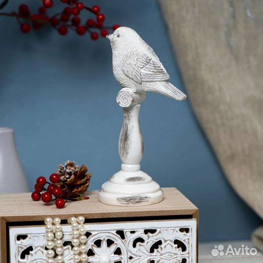 Статуэтка птица