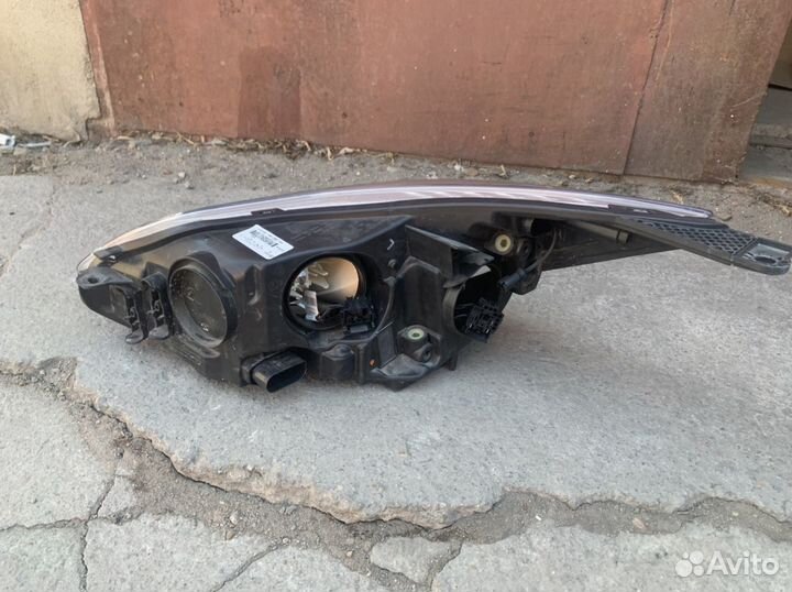 Фара на Форд фокус 3