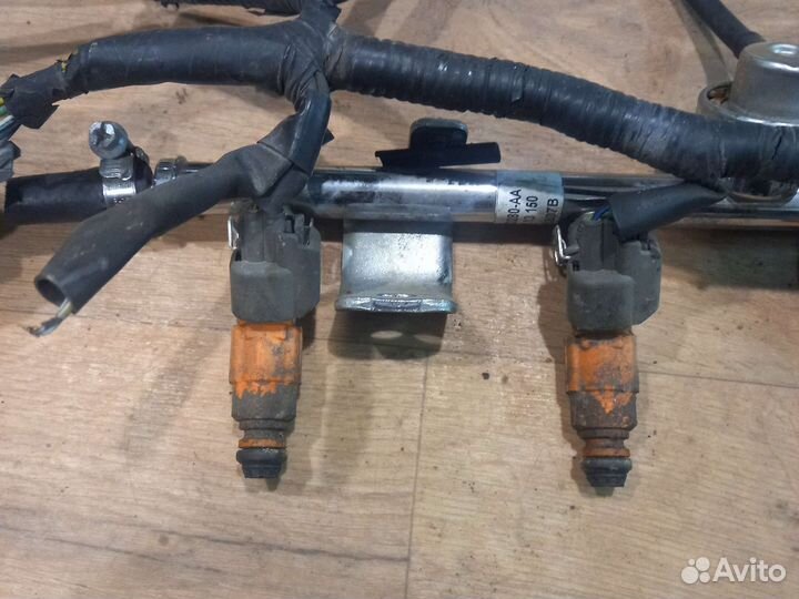 Топливная рейка в сборе с форсунками Mazda MPV