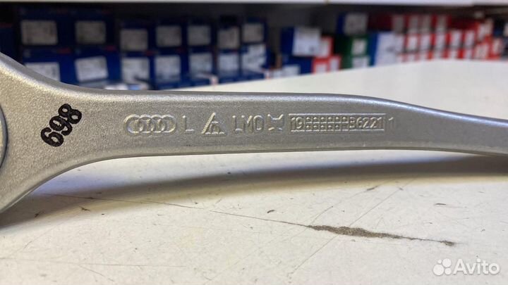 Рычаг передний верхний левый Audi 4H0407505E