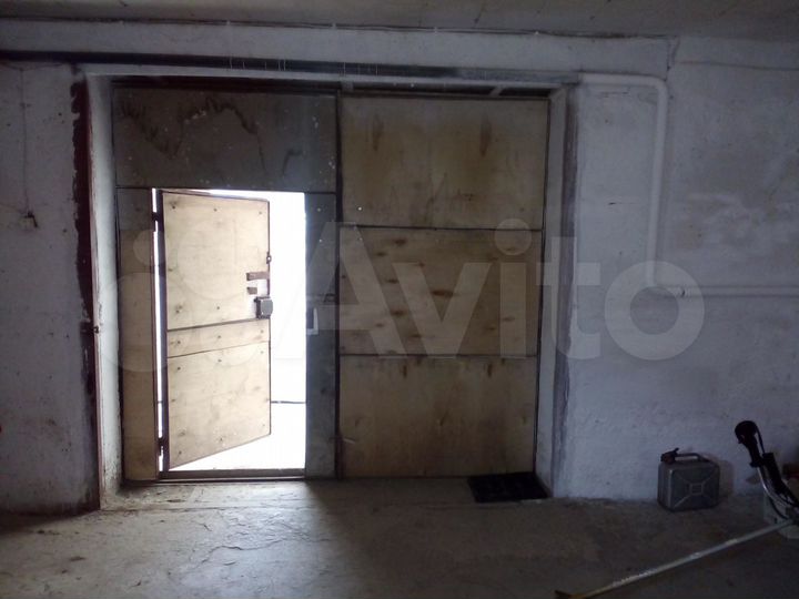 Гараж, > 30 м²