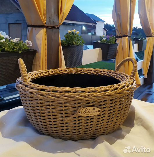 Кашпо из искусственного ротанга