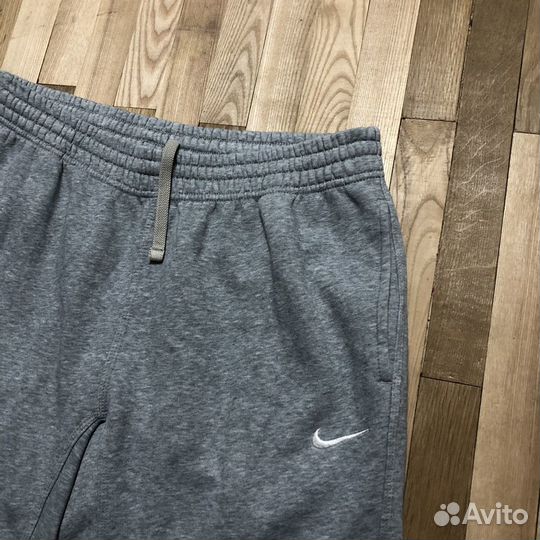 Серые спортивные штаны Nike L оригинал
