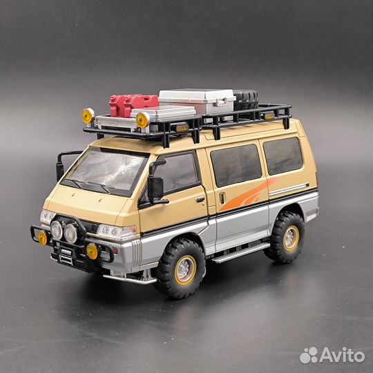 Металлическая машинка Mitsubishi Delica MPV