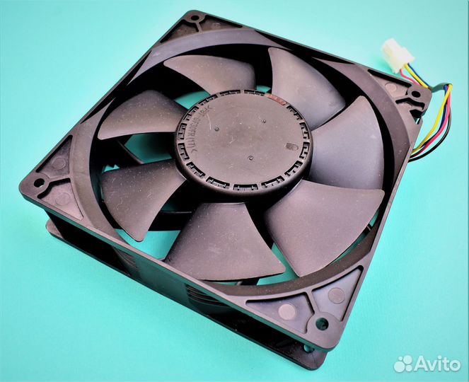Кулер для Асиков whatsminer 12V 9A 140*38 мм. 4Pin
