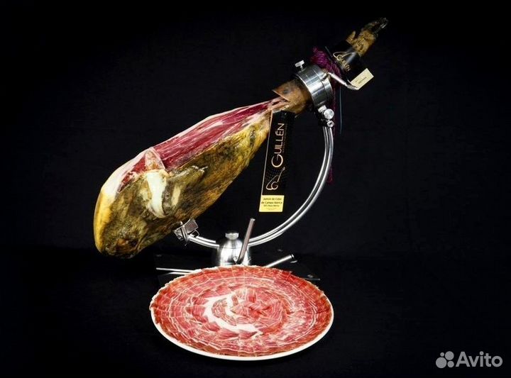 Хамон Иберико бейота Guillen на кости