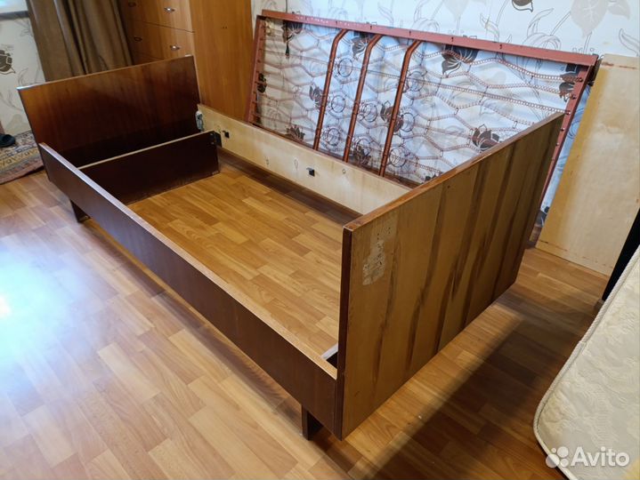 Кровать односпальная с матрасом