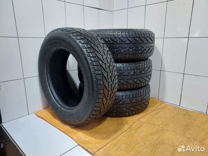 Kormoran SUV Stud 215/65 R16 102T