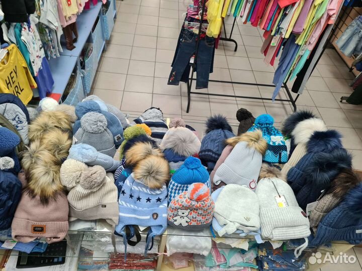 Продаю детские шлемы, шапки, варежки, перчатки