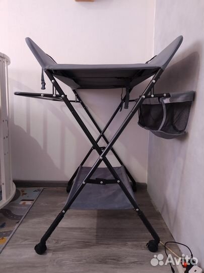 Пеленальный стол складной на колёсах