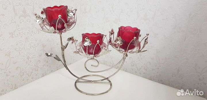 Красный подсвечник