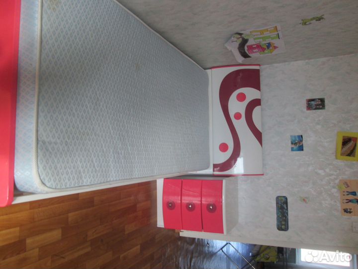 Мебельный гарнитур в розовом цвете